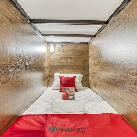 Reddoorz Hostel @ Feliz Noche Cengkareng Jakarta Exterior photo