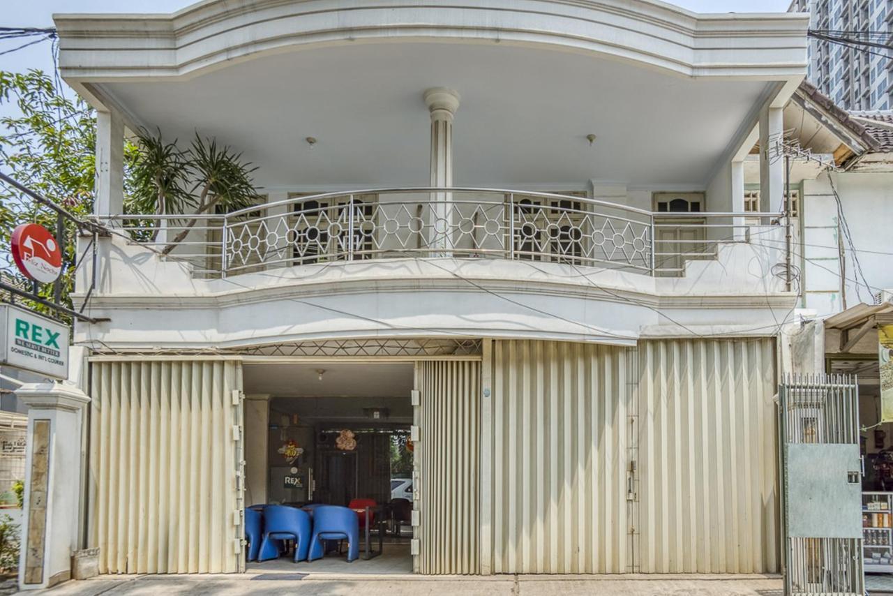 Reddoorz Hostel @ Feliz Noche Cengkareng Jakarta Exterior photo